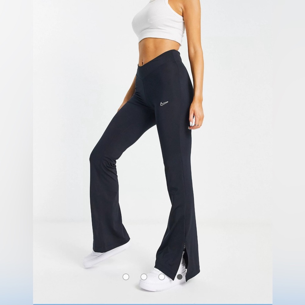 Nike Retro logo split hem leggings in black🤎